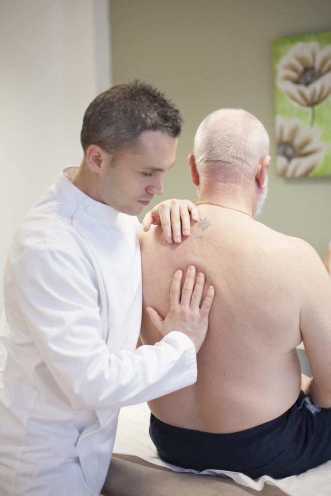 osteopath in enfield treating back pain 