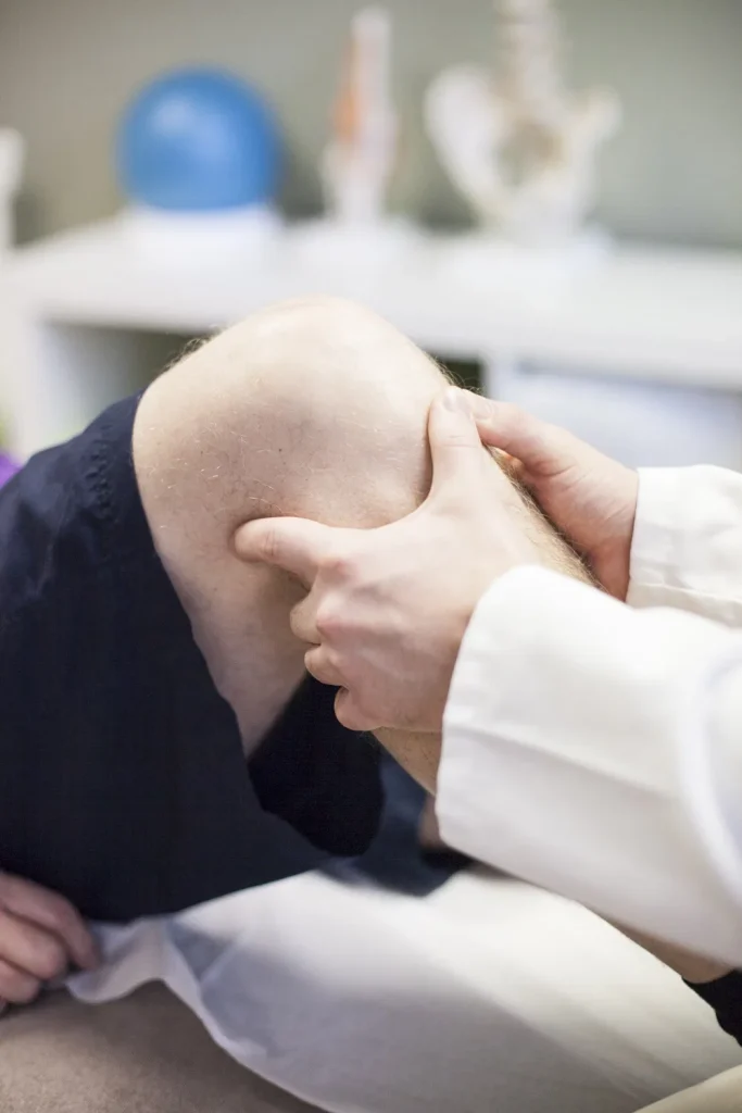 Enfield Physiotherapist assessing knee pain